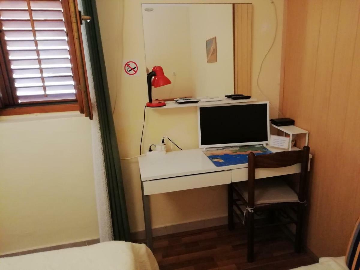 Apartman Lara Appartement Brodarica  Buitenkant foto